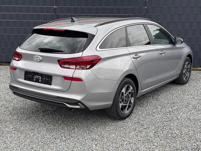 Neu Hyundai i30 140 PS (102 kW) 2025 Shimmering silver Kombi