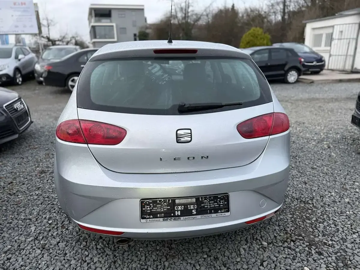 Gebraucht Seat Leon Reference 105 PS (77 kW) 2011 "estrella" silber Kleinwagen