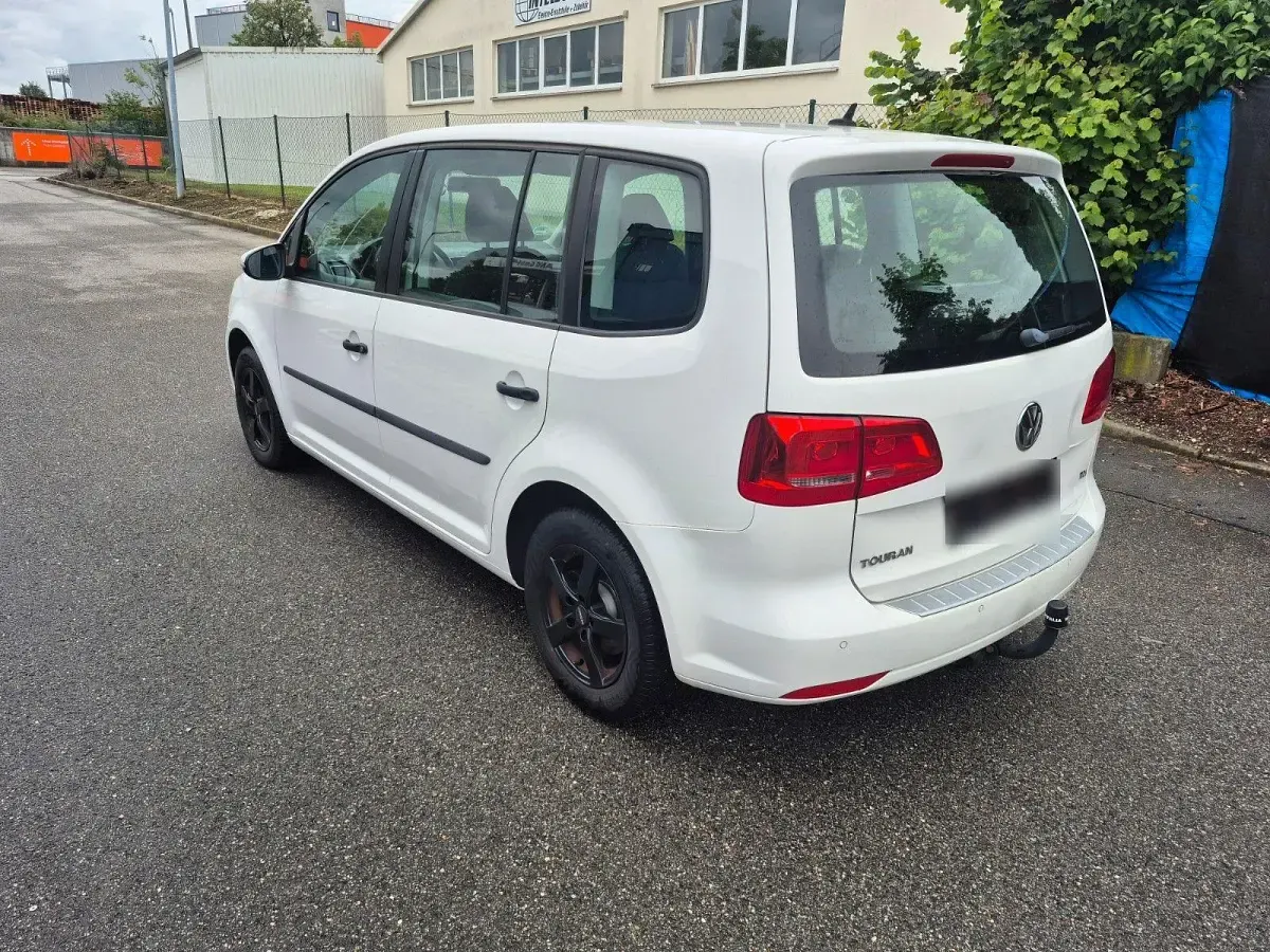 Gebraucht VW Touran 105 PS (77 kW) 2013 Weiß Van / Kleinbus