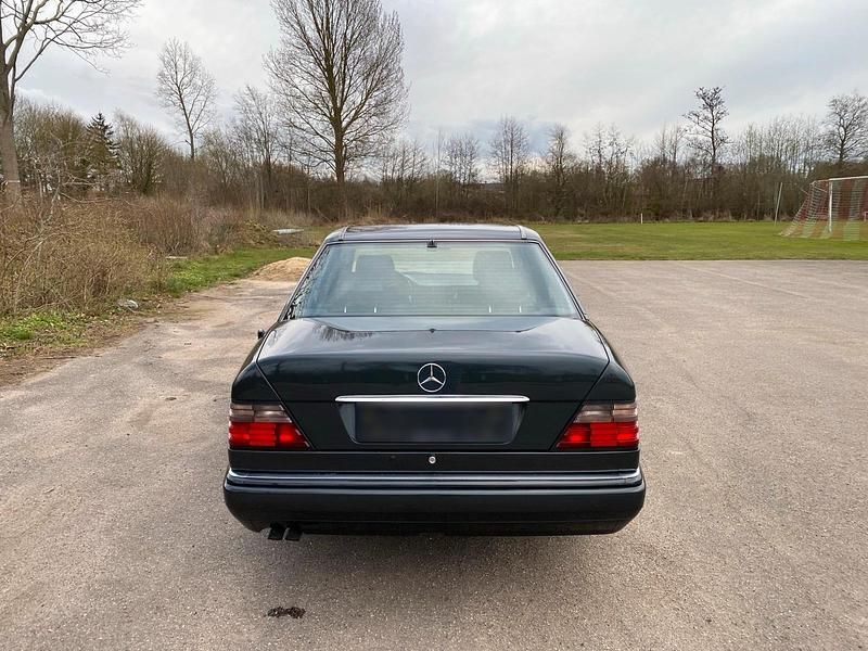 Gebraucht Mercedes E400 279 PS (205 kW) 1994 Schwarz Limousine