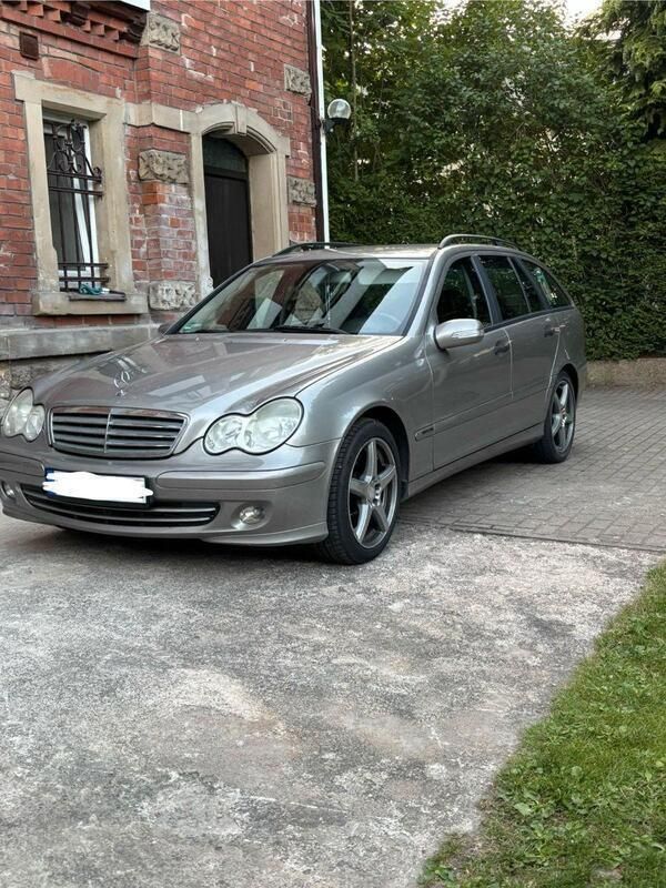 Grau Gebraucht 2005 Mercedes C220 Kombi | 2.500 € (Fairer Preis) - Bild 1/4