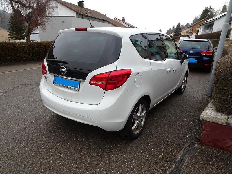 Gebraucht Opel Meriva Active 120 PS (88 kW) 2017 Weiß Van / Kleinbus