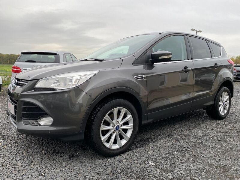 Grau Gebraucht 2015 Ford Kuga Titanium SUV | 8.850 € (Guter Preis) - Bild 1/4