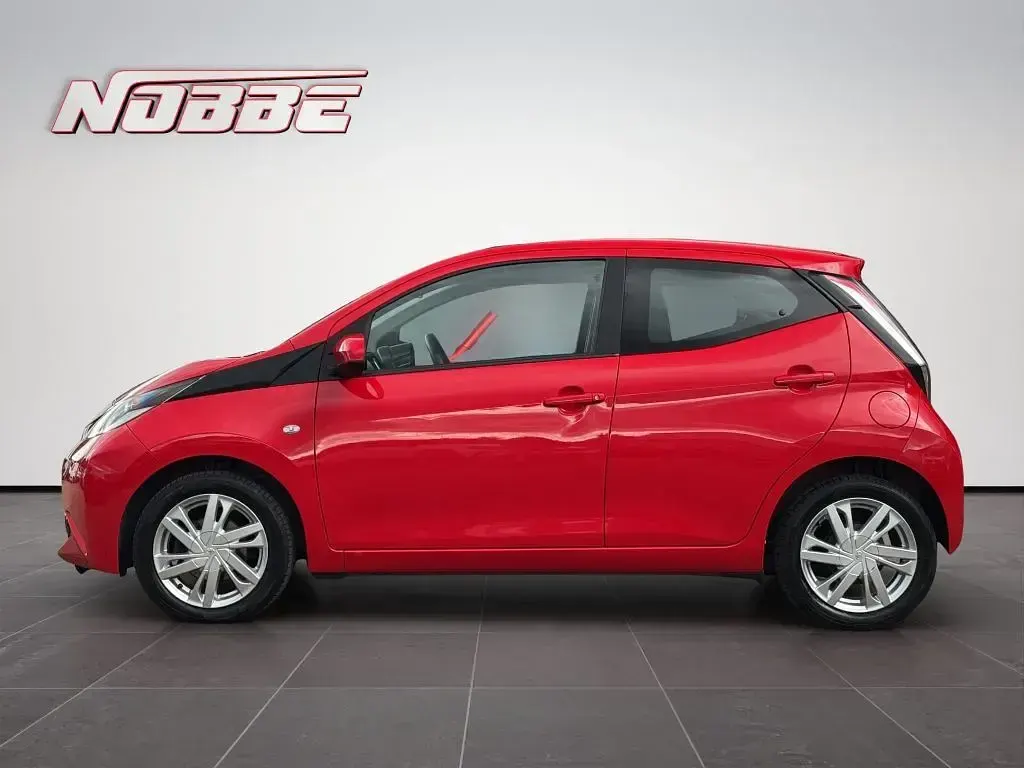 Gebraucht Toyota Aygo X-play 69 PS (50 kW) 2016 Vulcanorot Kleinwagen