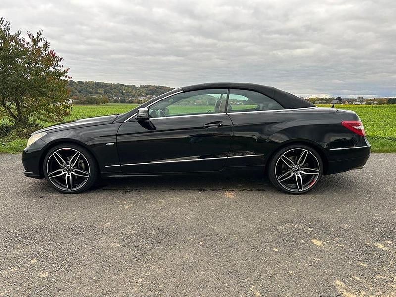 Gelb Gebraucht 2010 Mercedes E250 Elegance Cabrio | 7.999 € (Guter Preis) - Bild 1/4