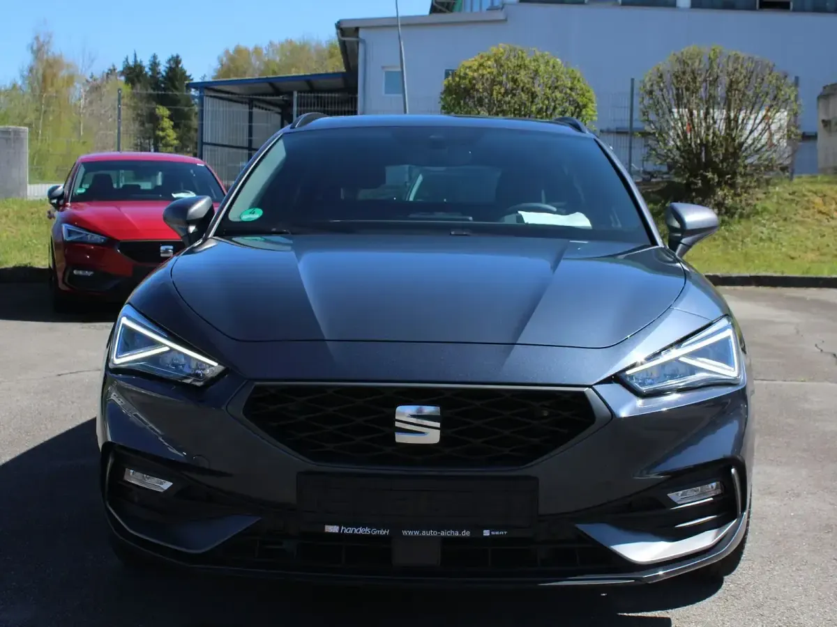 Gebraucht Seat Leon FR 204 PS (150 kW) 2021 Grau ("magnetic" grau metallic) grau (alcantara) Kombi