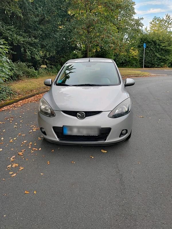 Silber Gebraucht 2009 Mazda 2 Kleinwagen | 3.800 € (Fairer Preis) - Bild 1/4