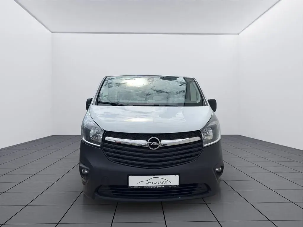 Gebraucht Opel Vivaro 95 PS (69 kW) 2018 Weiß Van / Kleinbus