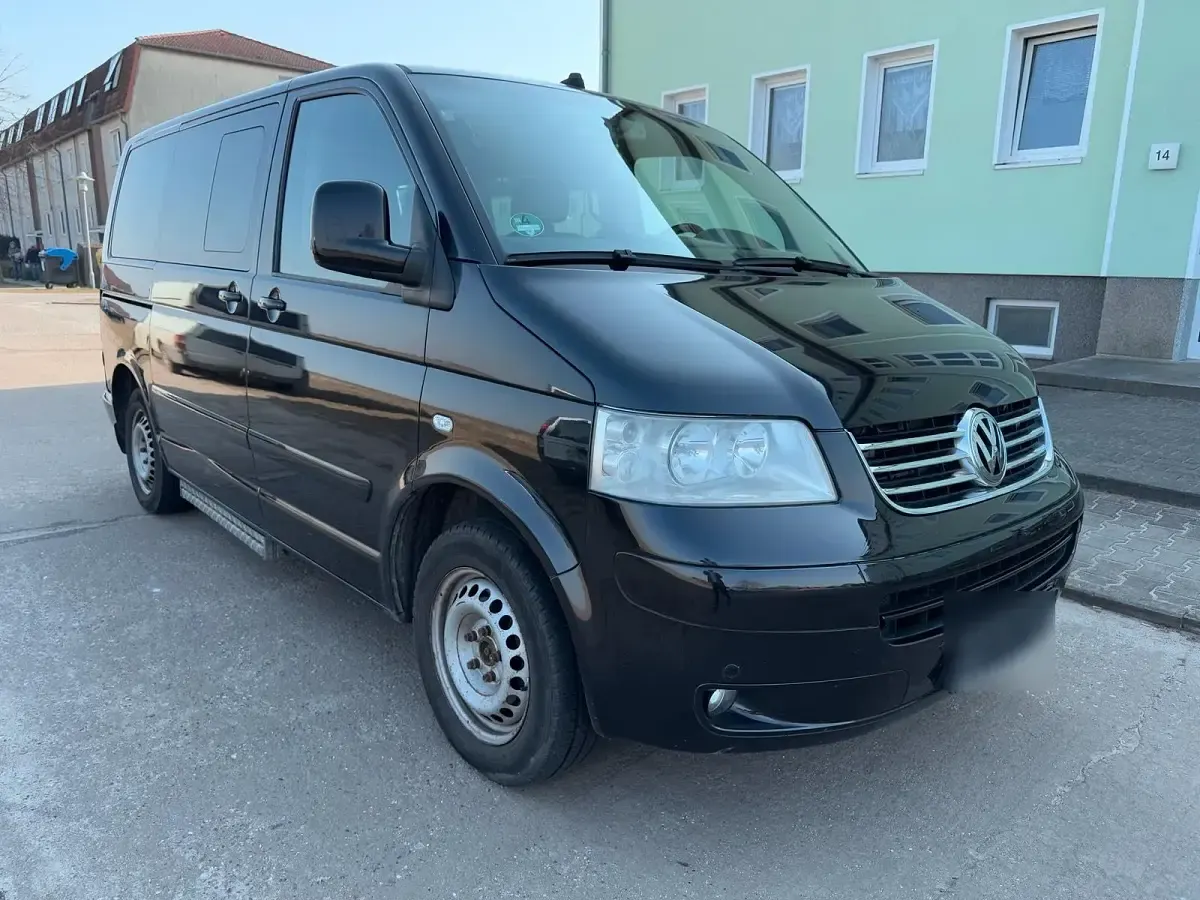 Gebraucht VW Multivan 174 PS (127 kW) 2004 Schwarz Van / Kleinbus