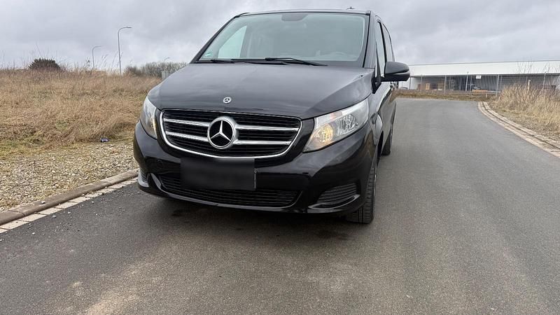 Gebraucht Mercedes V220 163 PS (119 kW) 2017 Schwarz Van / Kleinbus