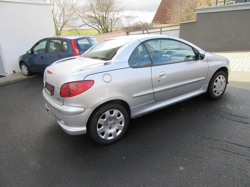 Gebraucht Peugeot 206 108 PS (79 kW) 2004 Silber Cabrio