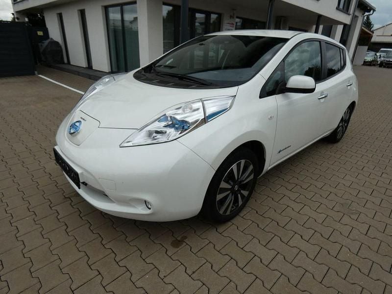 Gebraucht Nissan Leaf Tekna 80 kW (109 PS) 2017 Weiß Kleinwagen