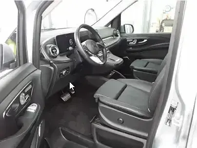 Gebraucht Mercedes V300 Avantgarde 237 PS (174 kW) 2025 Silber Van / Kleinbus