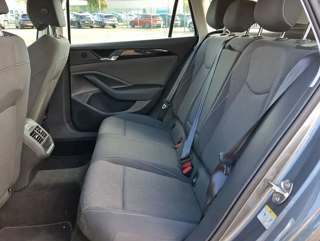 Gebraucht VW Passat 150 PS (110 kW) 2025 Diabasgrau metallic (5x5x) (metallic) Kombi