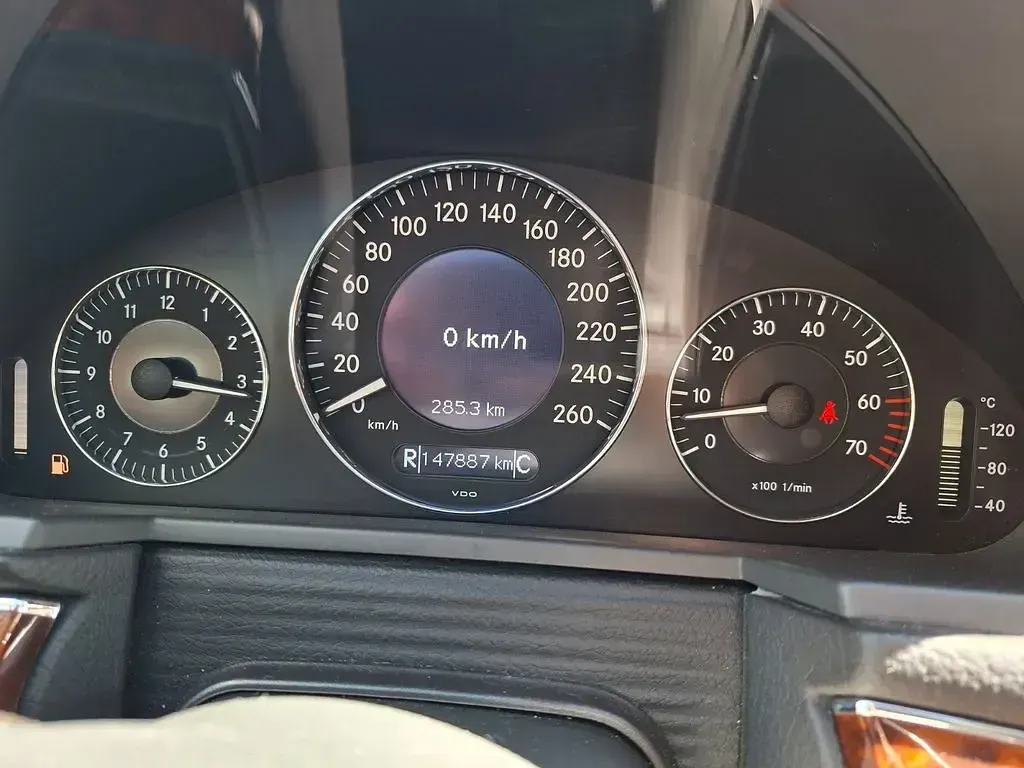 Gebraucht Mercedes E260 177 PS (130 kW) 2005 Silber Limousine