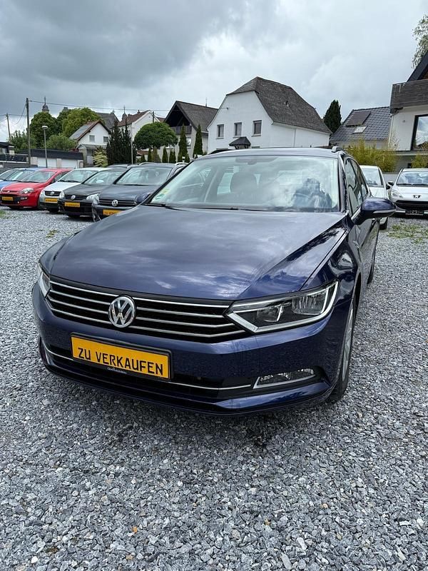 Blau Gebraucht 2018 VW Passat Kombi | 16.700 € (Guter Preis) - Bild 1/4