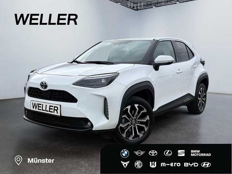 Schneeweiß Gebraucht 2023 Toyota Yaris Cross Team SUV | 21.990 € (Guter Preis) - Bild 1/3