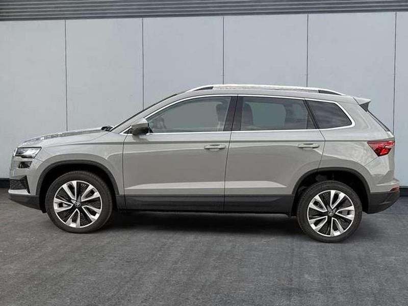Neu Skoda Karoq Selection 150 PS (110 kW) 2025 Graphitegrau metallic/grau SUV