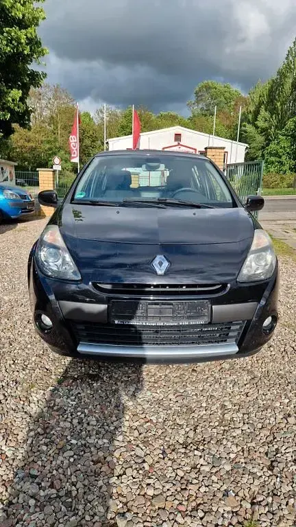 Używany Renault Clio II Expression 75 KM (55 kW) 2011 Czarny Sedan/Limuzyna