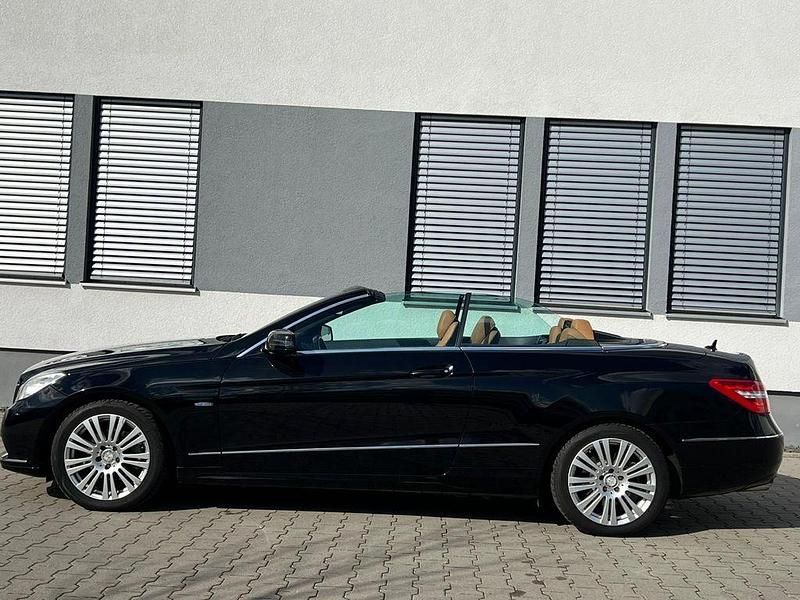 Gebraucht Mercedes E200 Elegance 184 PS (135 kW) 2010 Schwarz Cabrio
