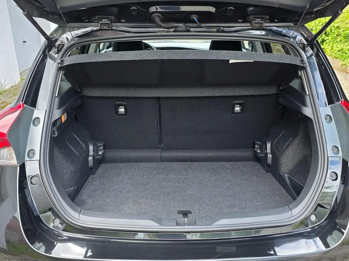 Gebraucht Toyota Auris Team 116 PS (85 kW) 2018 Schwarz Limousine