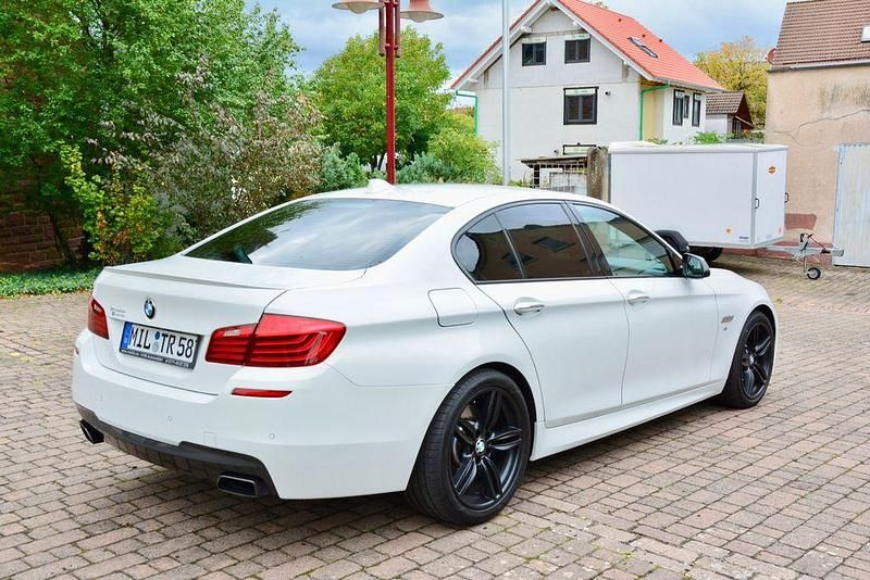 Gebraucht BMW M550 Performance 381 PS (280 kW) 2015 Weiß Limousine