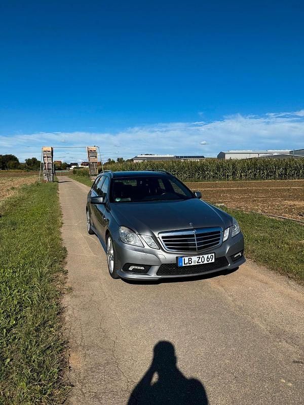 Grau Gebraucht 2010 Mercedes E350 Avantgarde Kombi | 8.490 € (Etwas zu teuer) - Bild 1/4