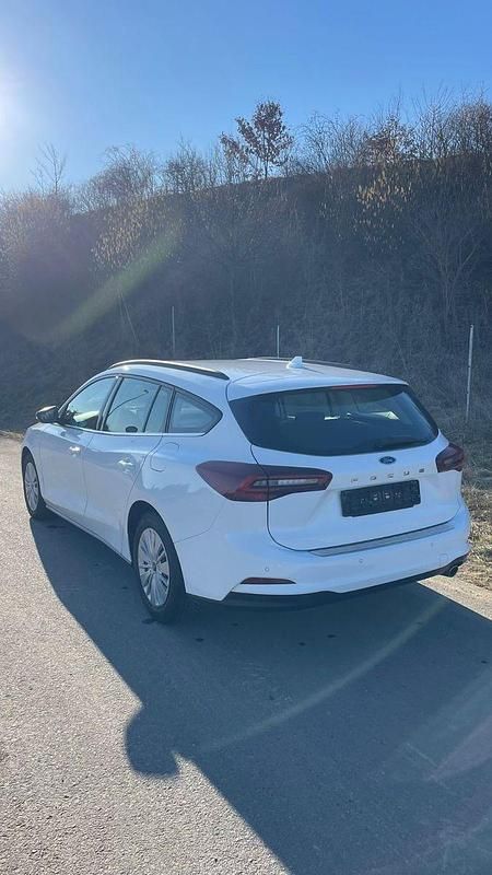 Gebraucht Ford Focus 120 PS (88 kW) 2022 Weiß Kombi