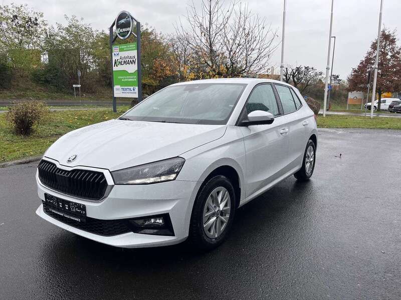 Moonweiss metallic Gebraucht 2024 Skoda Fabia Kleinwagen | 19.990 € (Fairer Preis) - Bild 1/4