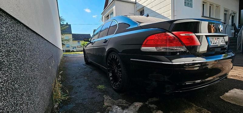 Schwarz Gebraucht 2006 BMW 760 Limousine | 10.900 € - Bild 1/4