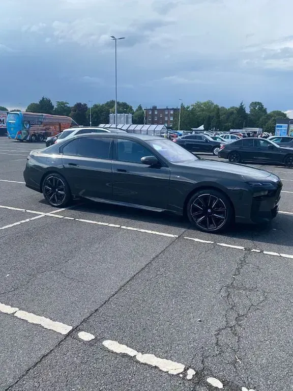 Gebraucht BMW 740 Performance 299 PS (219 kW) 2024 Grau Limousine