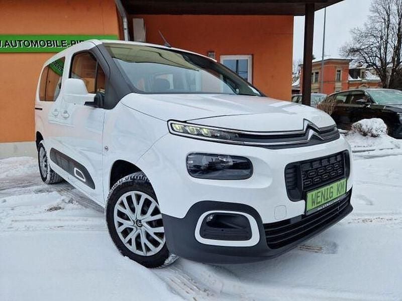 Weiß Gebraucht 2021 Citroën Berlingo Feel Van / Kleinbus | 15.950 € (Guter Preis) - Bild 1/4