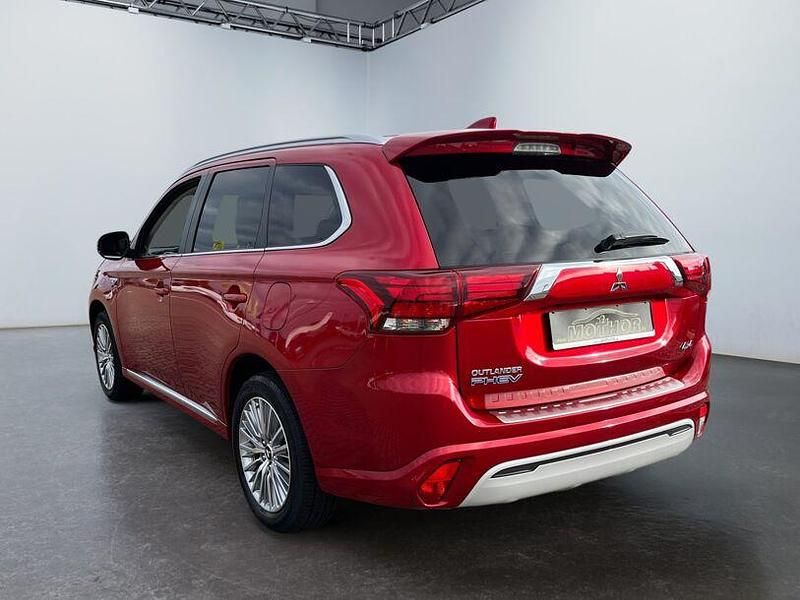 Gebraucht Mitsubishi Outlander P-HEV Basis 135 PS (99 kW) 2021 Dynamik rot (d) SUV