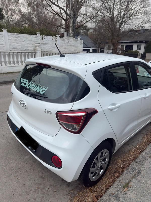 Gebraucht Hyundai i10 66 PS (48 kW) 2019 Weiß Kleinwagen