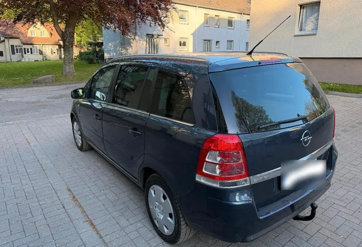 Gebraucht Opel Zafira 116 PS (85 kW) 2011 Grau Van / Kleinbus