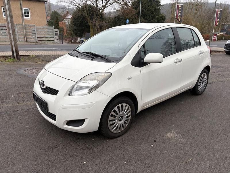 Gebraucht Toyota Yaris Cool 69 PS (50 kW) 2011 Weiß Kleinwagen