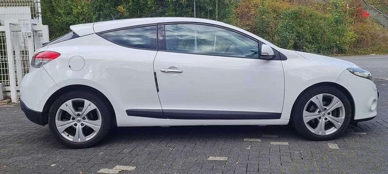 Weiß Gebraucht 2011 Renault Mégane Coupé Coupé | 4.900 € - Bild 1/4