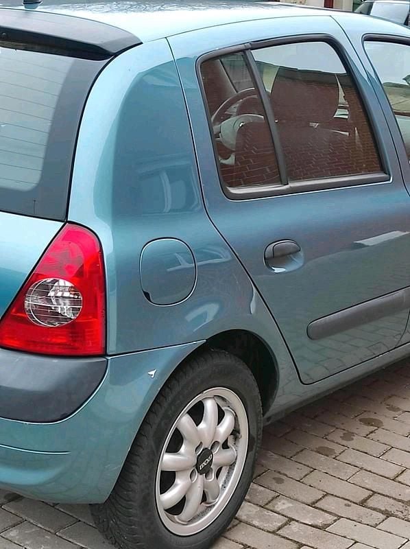 Gebraucht Renault Clio II 75 PS (55 kW) 2003 Grün Limousine