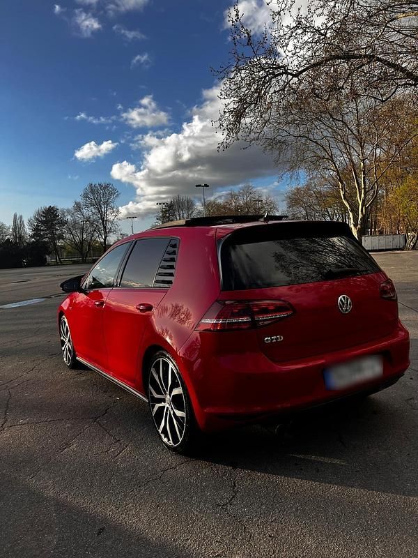 Gebraucht VW Golf VII 185 PS (136 kW) 2015 Rot Kleinwagen