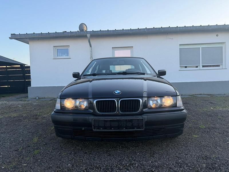 Gebraucht BMW 316 105 PS (77 kW) 1999 Schwarz Limousine