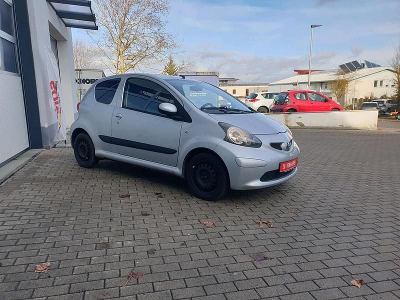 Gebraucht Toyota Aygo 68 PS (50 kW) 2006 Silber Kleinwagen