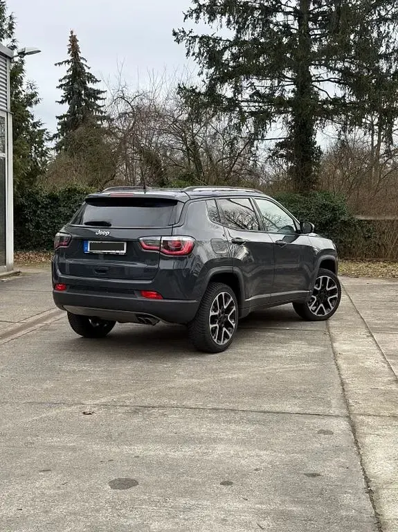 Gebraucht Jeep Compass Limited 170 PS (125 kW) 2017 Grau SUV