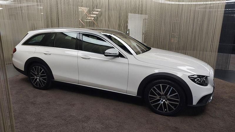 Second-hand Mercedes E400 340 CP (250 kW) 2020 Alb Berlinǎ