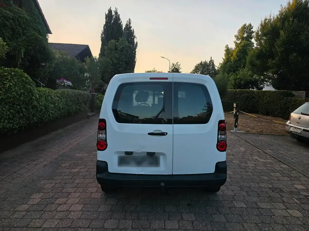 Gebraucht Peugeot Partner 99 PS (72 kW) 2018 Weiß Van / Kleinbus