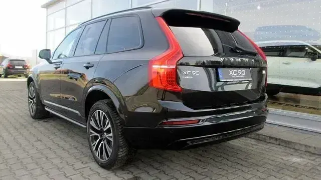 Neu Volvo XC90 Plus 310 PS (228 kW) 2025 Schwarz SUV