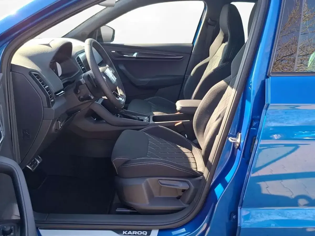 Neu Skoda Karoq SportLine 150 PS (110 kW) 2026 Raceblau metallic SUV