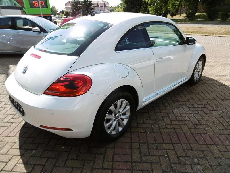 Gebraucht VW Beetle Design 105 PS (77 kW) 2014 Oryxweiss Kleinwagen
