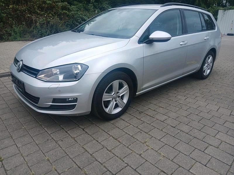 Silber Gebraucht 2015 VW Golf VII Kombi | 5.999 € (Superpreis) - Bild 1/4