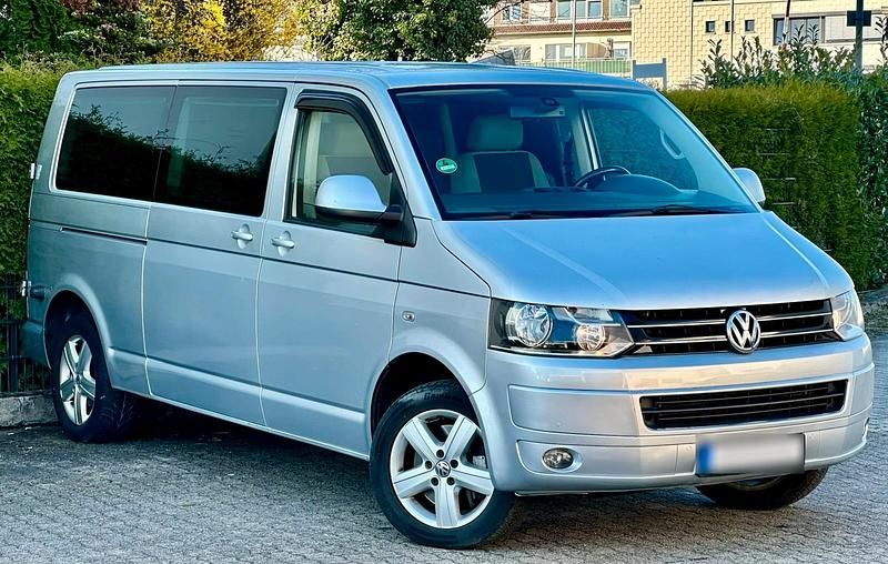 Gebraucht VW Caravelle 180 PS (132 kW) 2011 Silber Van / Kleinbus