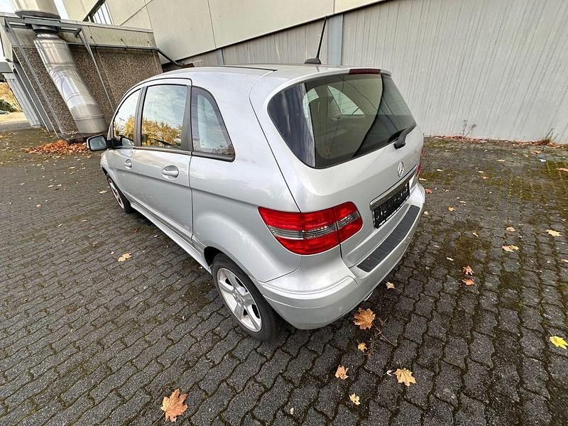 Gebraucht Mercedes B170 116 PS (85 kW) 2008 Silber Van / Kleinbus
